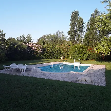 Marine De Villa *